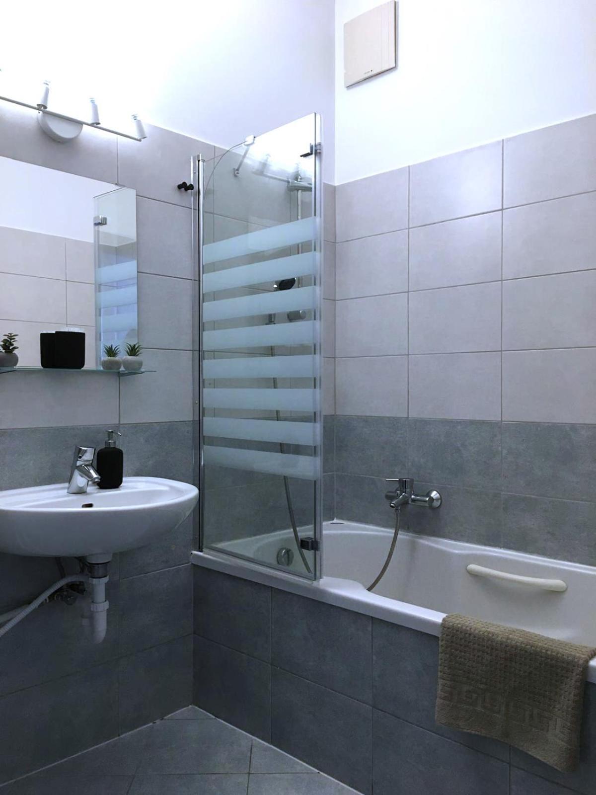Only4U Budapest-Soho Apartments Esterno foto
